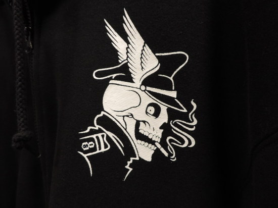 mike giant skull smoke.JPG